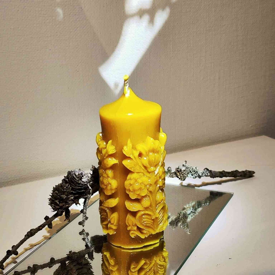 Bivaxljus blockljus med blommor