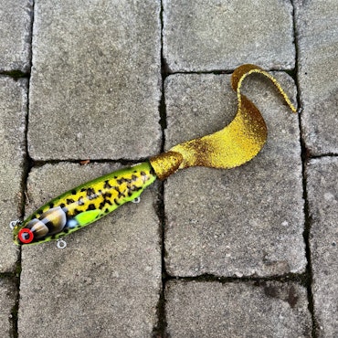 Gigatail JR Hot Motoroil Burbot 31cm