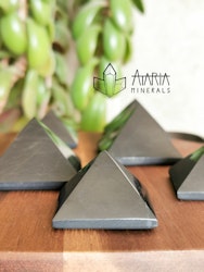 Shungit pyramid