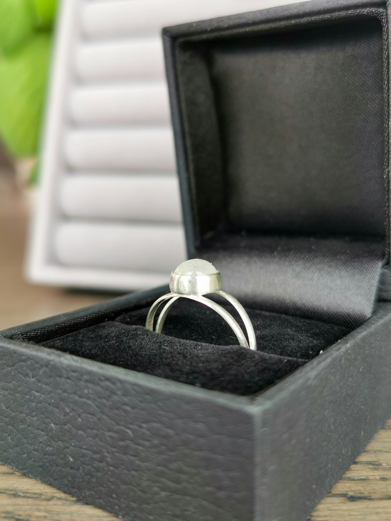 Månsten sterling silver ring delat band stl 17.5