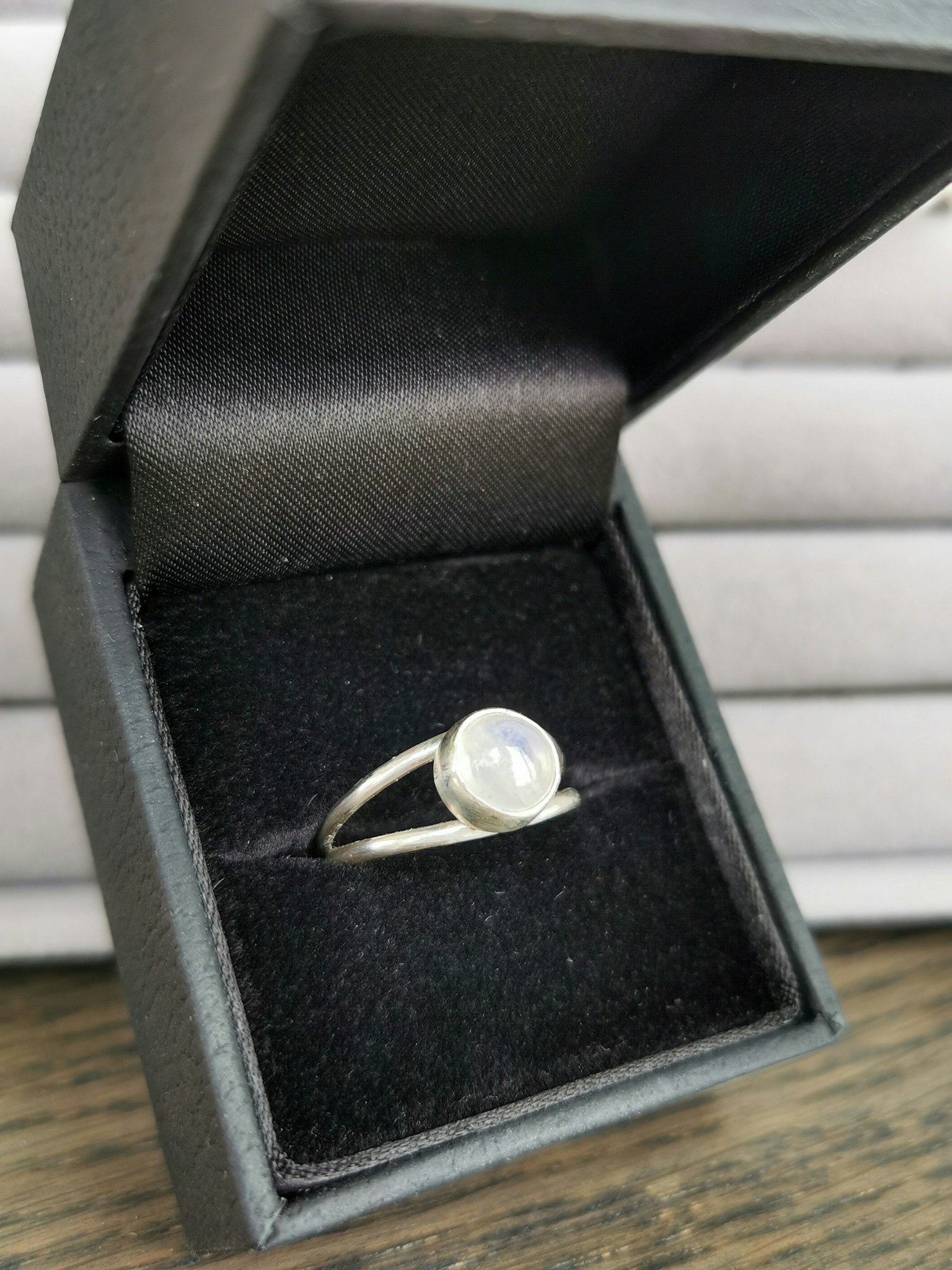 Månsten sterling silver ring delat band stl 17.5