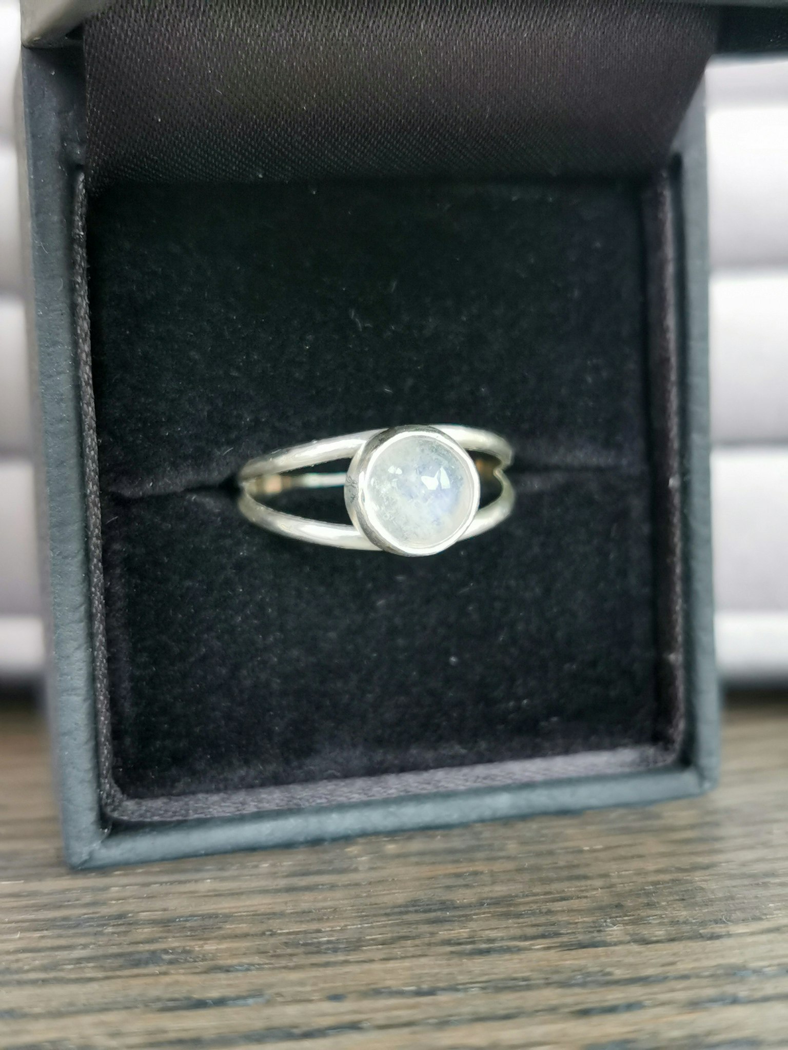 Månsten sterling silver ring delat band stl 17.5