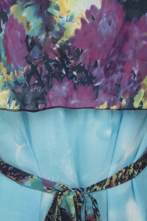 Maxiklänning i chiffong turkos med tryck