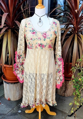 Spetsklänning från Kailash, one size