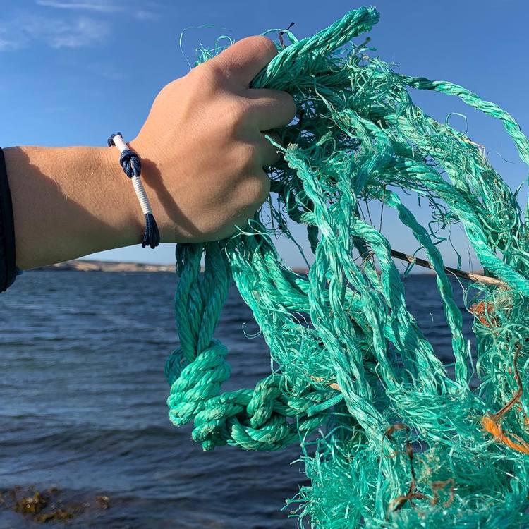 CleanSea armband av återbrukat plastskräp från havet