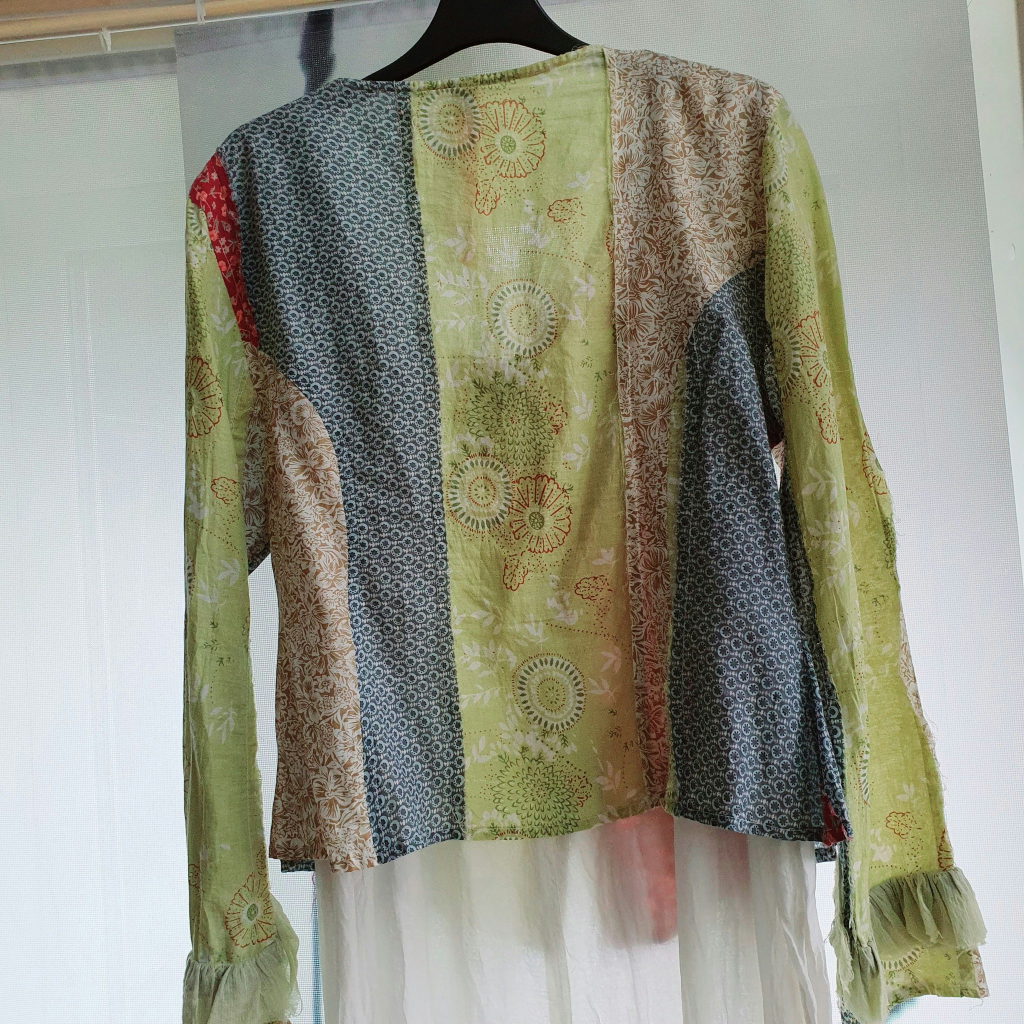 Vacker blus i patchwork från Ewa i Walla bomull, stl Small Preloved