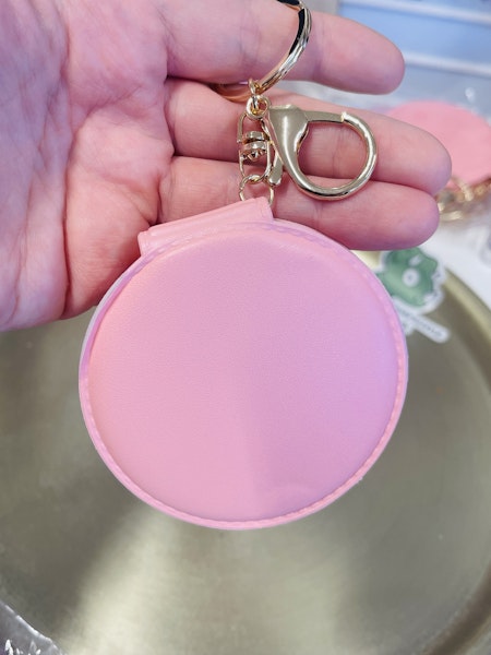 Rosa Spegel med nyckelring att fluffa