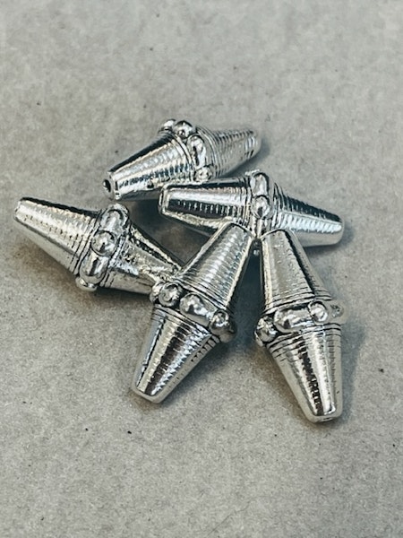 Läcker metallpärla, avlång, antik silver (5st)