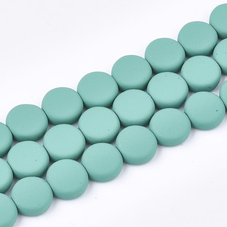 Sträng med platta runda pärlor av syntetisk hematit, aqua, 8mm (48st)