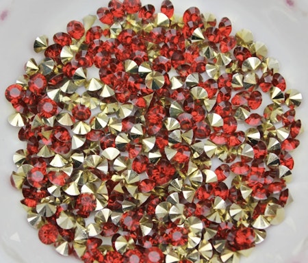 Röda rhinestones av resin, diamantslipade, 4mm (5g)