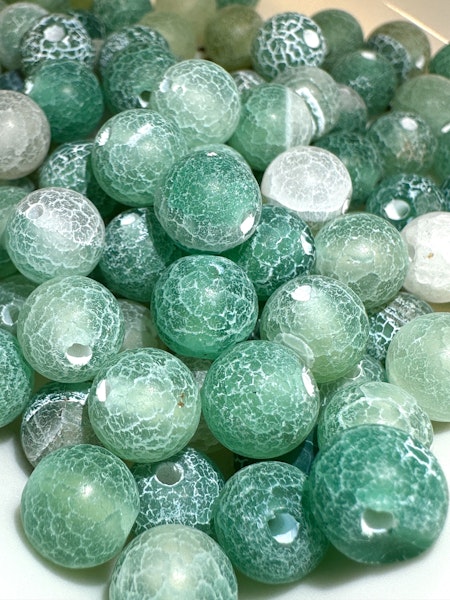 Naturlig frostad & krackelerad agate, Green kristall, färgad, 8mm (ca 25st)