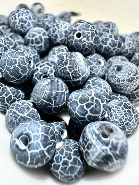 Naturlig frostad & krackelerad agate, mörkblå kristall, färgad, 8mm (ca 25st)