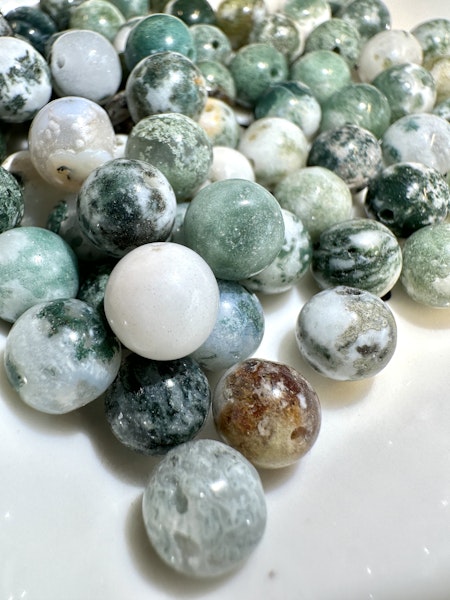 Naturlig agate, kristall, färgad, 8-8,5mm (ca 25st)