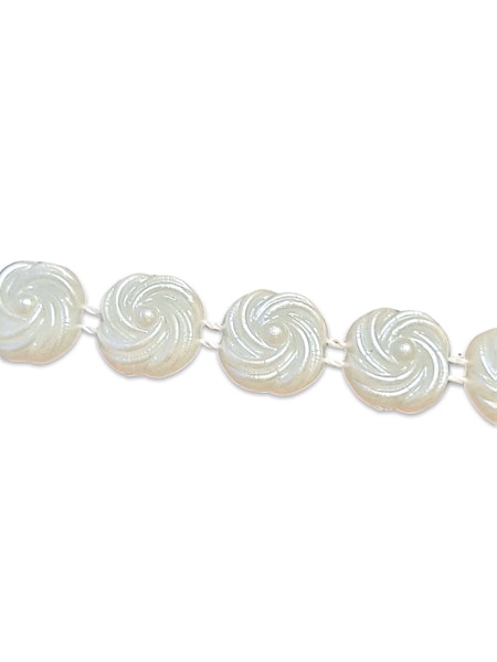 Sträng med rosor i pärlimitation, creme, 10mm (1 meter)