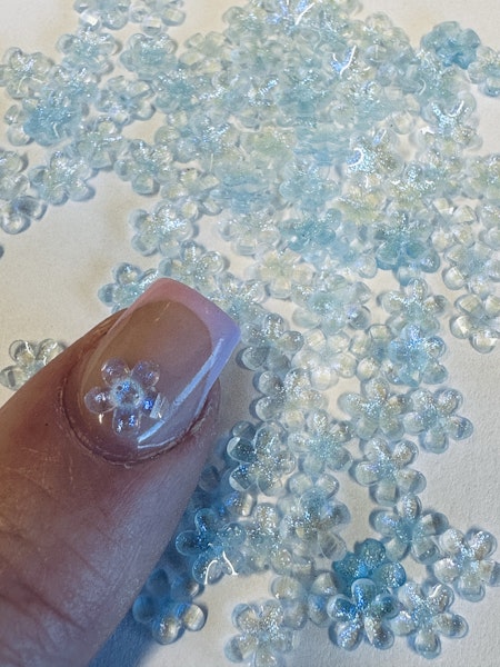 Blommor, transparenta glitter ljusblå, nail art, 5mm (100st)