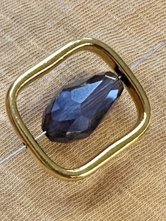 Pärlbur kvadrat guld, pärlor upp till 18mm (5st)