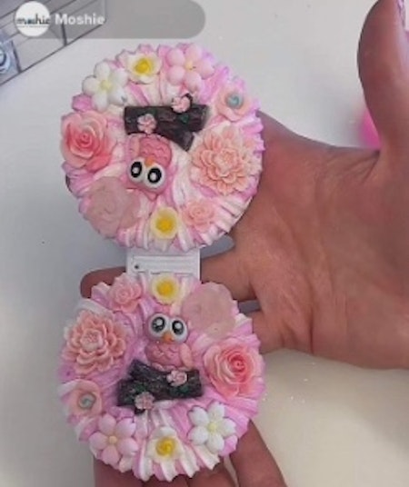 Rosa Spegel med nyckelring att fluffa
