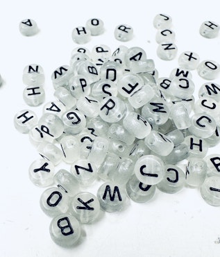 Självlysande bokstavspärlor, mix 7mm (100st)