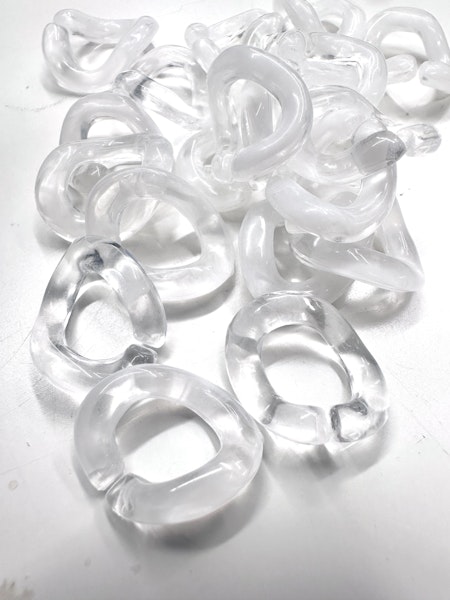 Länkringar av akryl, mjölkvit, 24x18x5mm (20st)