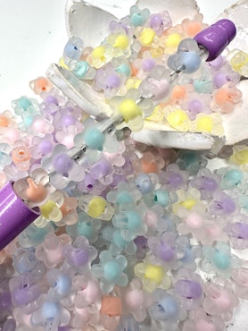 Frostade blommor, bead in bead, pastell, 11.5mm (20st)