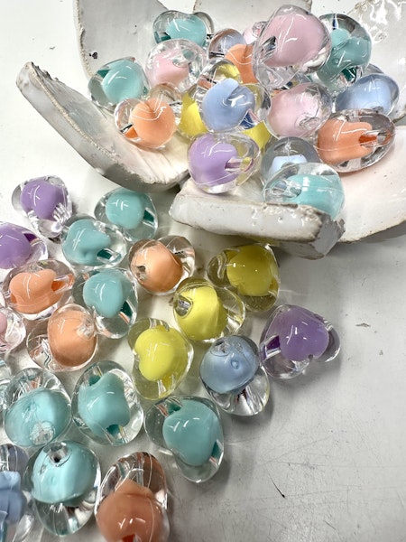 Hjärtan, bead in bead, pastell, 15mm (10st)