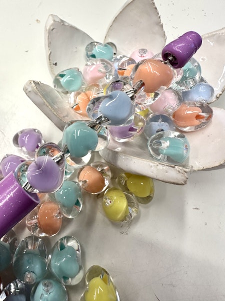 Hjärtan, bead in bead, pastell, 15mm (10st)