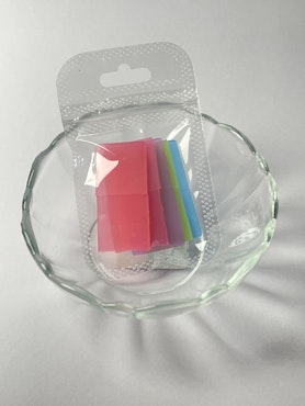 Påse med 10st vaxkakor i 4st fina färger, 2x2cm