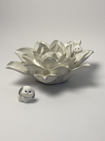 Kanin av resin, miniatyr, Grå/vit sittande, ca 20-25mm(st)