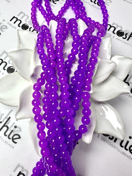 Sträng med glaspärlor, Jadeimitation, dark orchid, 6,5mm (140st)
