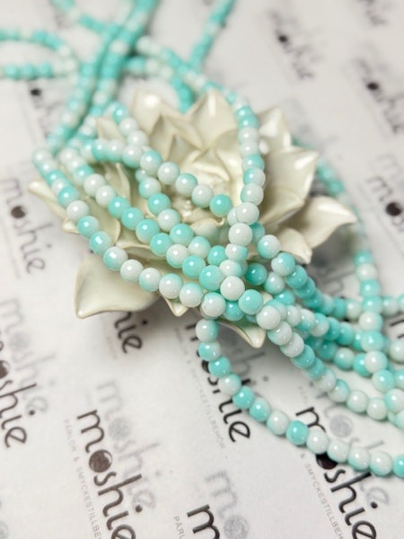 Sträng glaspärlor, baking paint, vit/aquamarine, 8mm (101st)