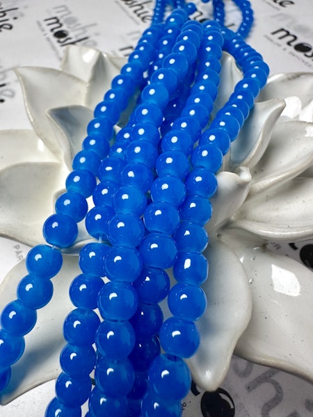 Sträng med glaspärlor, Jadeimitation, dodger blue, 6,5mm (140st)