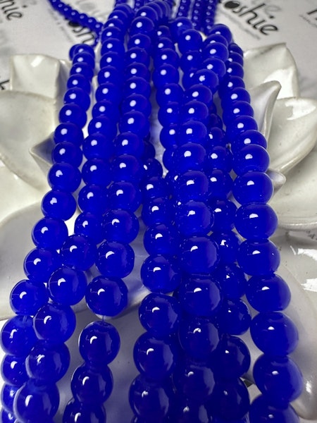 Sträng med glaspärlor, Jadeimitation, royal blue, 6,5mm (140st)