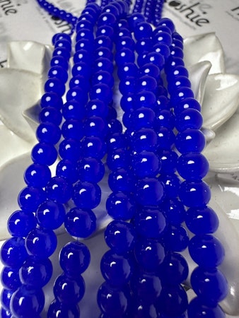 Sträng med glaspärlor, Jadeimitation, royal blue, 6,5mm (140st)