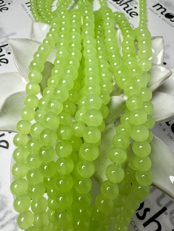 Sträng med glaspärlor, Jadeimitation, mohito, 6,5mm (140st)