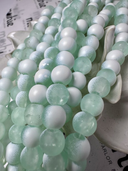 Sträng glaspärlor, frostad night and day, aquamarine, 8mm (106st)