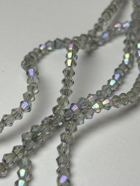 Sträng biconeslipade glaspärlor, havsdimma 4mm (ca 85st)