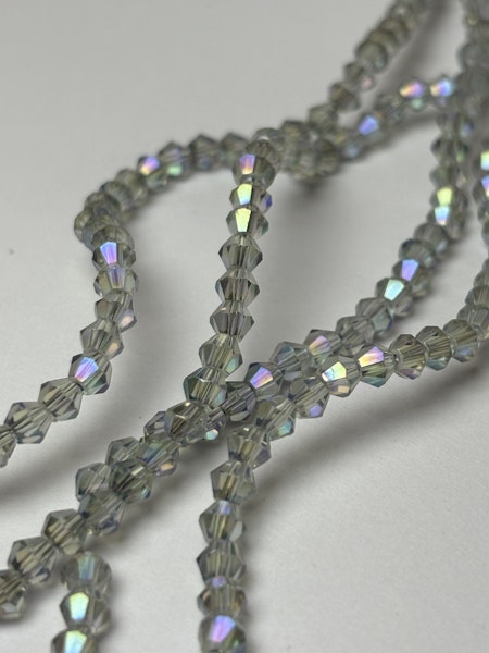 Sträng biconeslipade glaspärlor, havsdimma 4mm (ca 85st)
