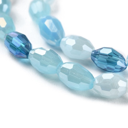 Sträng med slipade ovala glaspärlor, himmel, 6x4mm (70st)