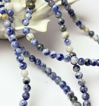 Sträng, pärlor av äkta Blue spot jasper, 4mm (87st)