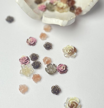 Brun/beige Blom mix, nail art, mini flatbacks (50st)