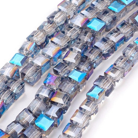 Sträng slipade kuber av glas, elektropläterade, steel blue, 4mm (95st)