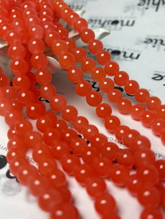 Sträng med glaspärlor, Jadeimitation, knallkorall, 8,5mm (100st)