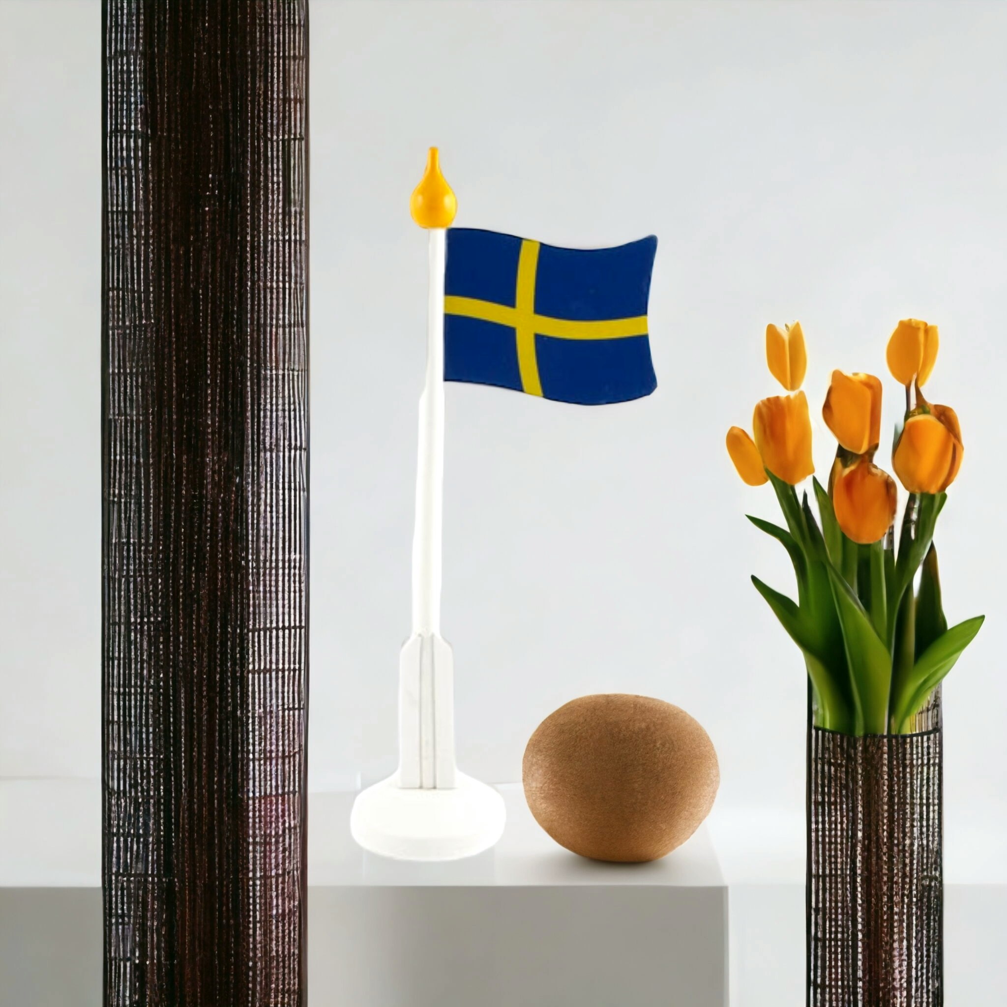 Bordsflagga trä stor student, midsommar, skolavslutning, sommar svenska flaggan - www.bellebi.se