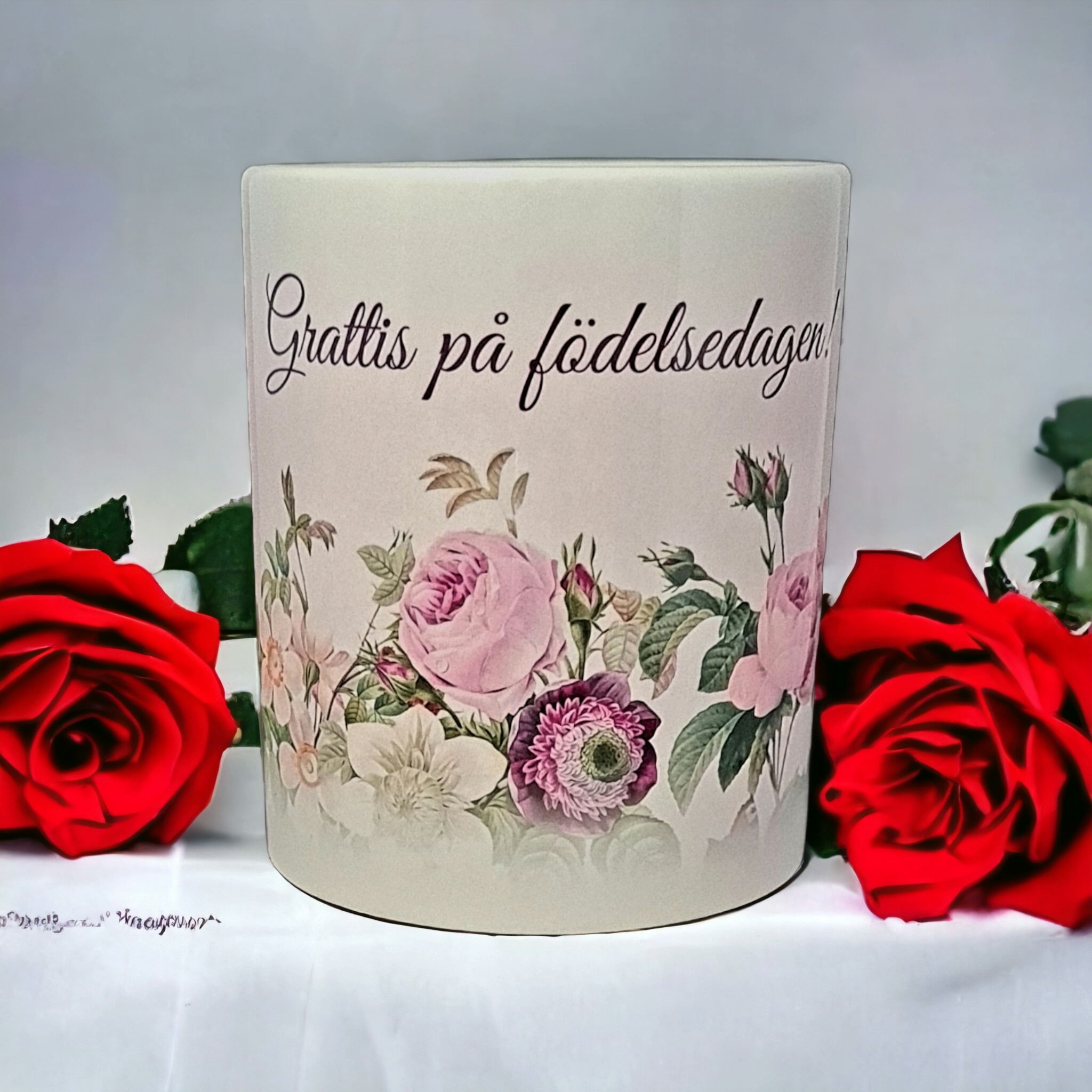 Mugg grattis födelsedag rosor present - www.bellebi.se