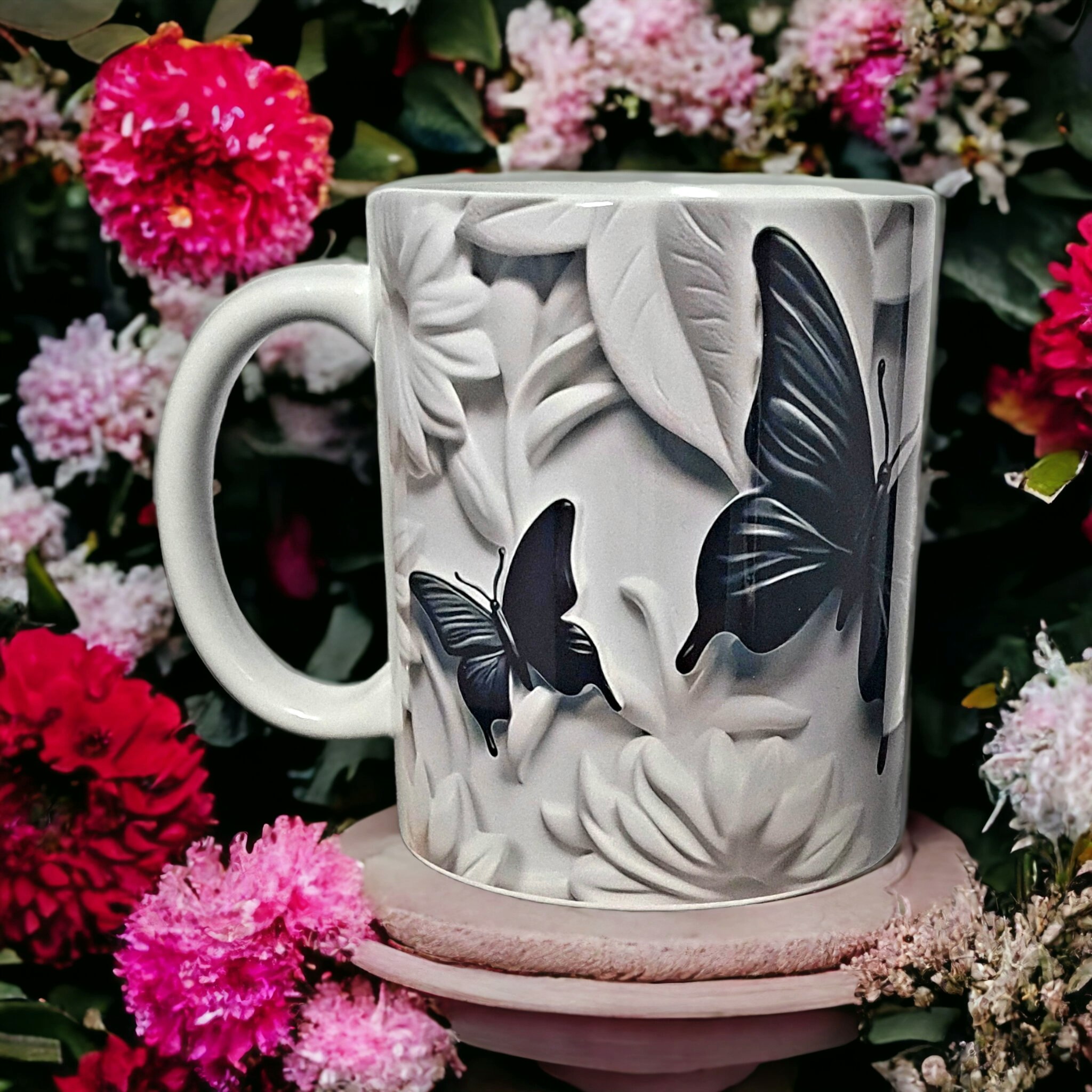 Mugg med svarta fjärilar vacker present - www.bellebi.se