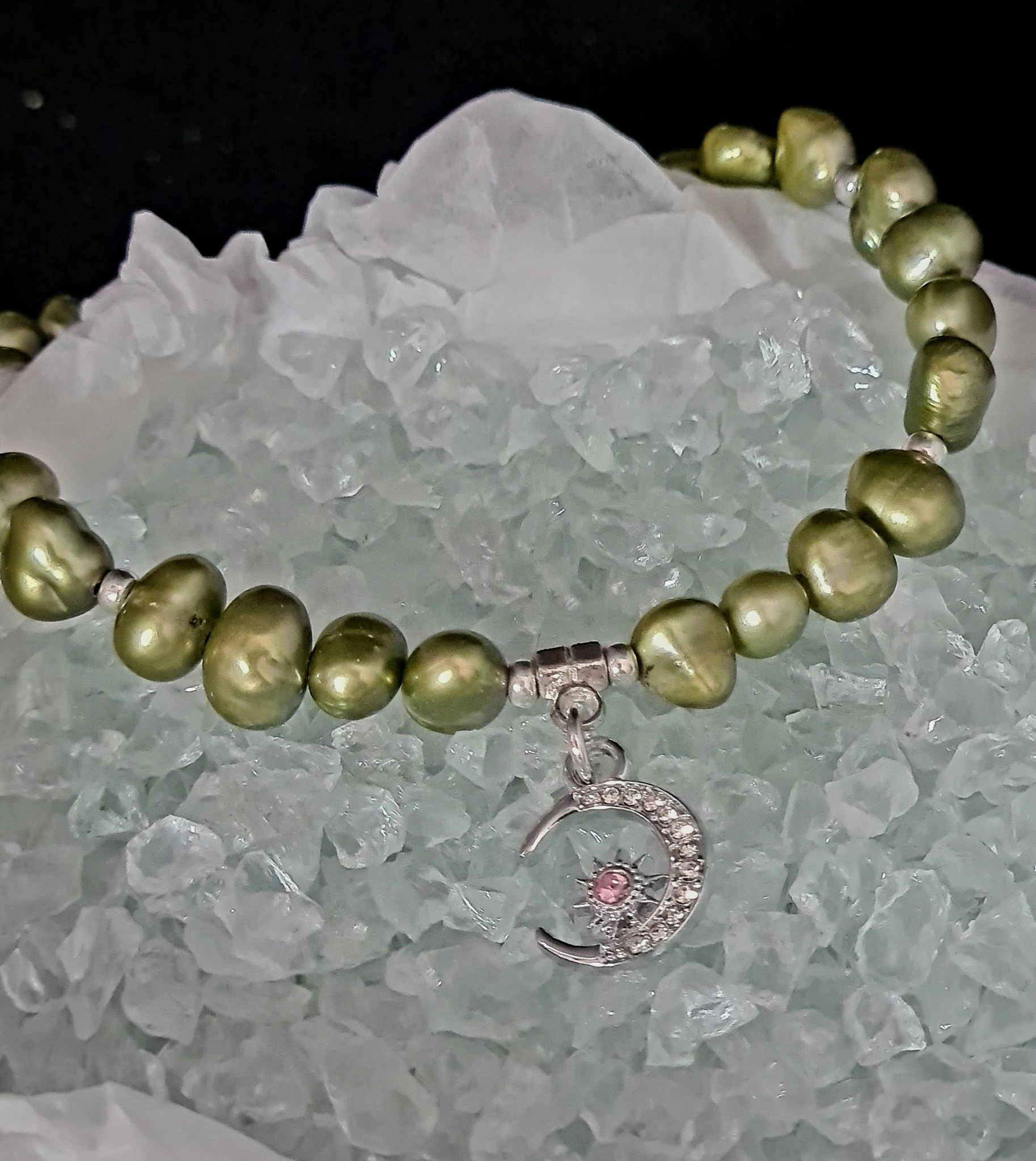 Armband med pärlor - www.bellebi.se