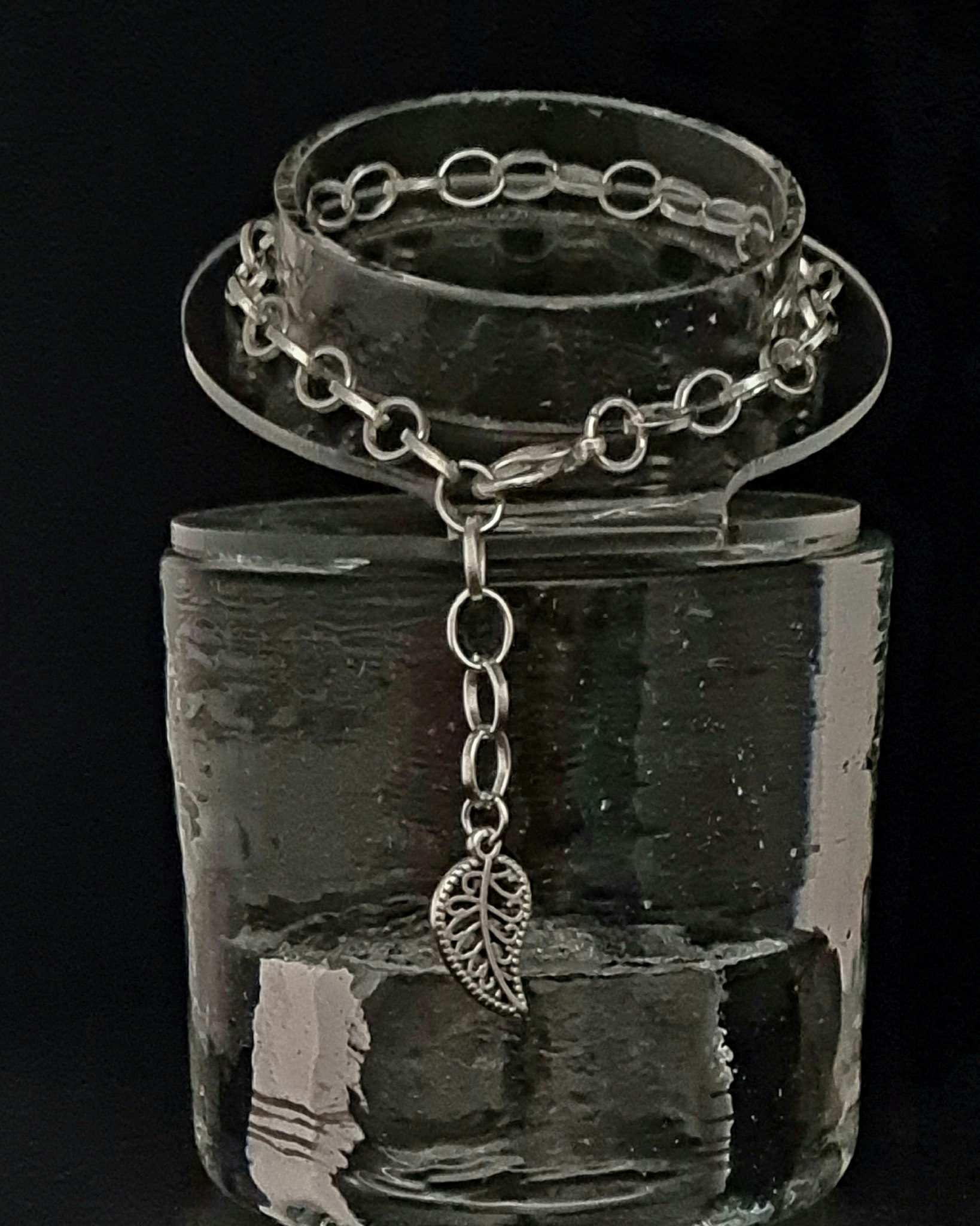 Armband med löv - www.bellebi.se