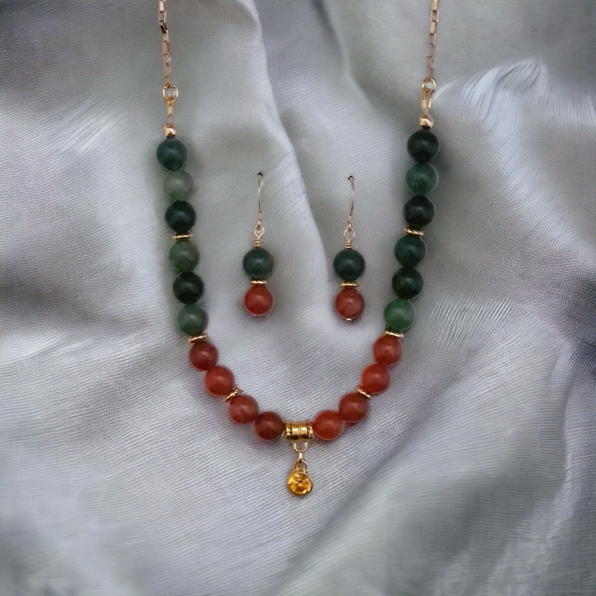 Halsband örhängen set med pärlor - www.bellebi.se