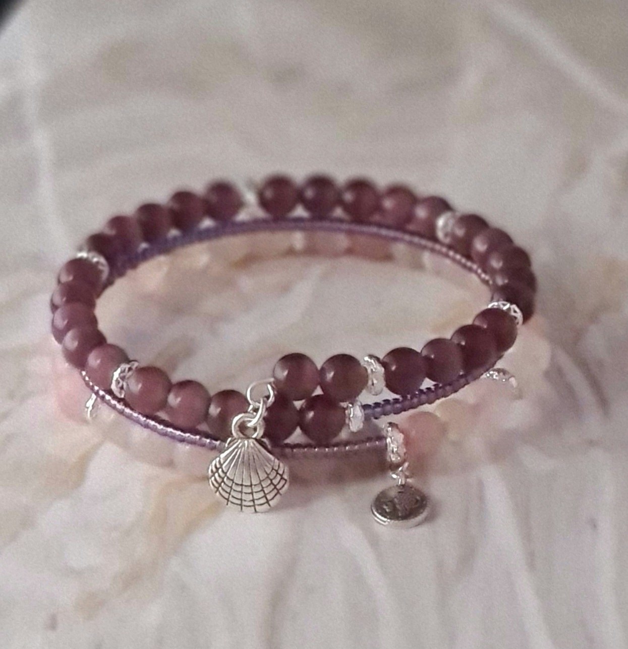 Armband med pärlor - www.bellebi.se
