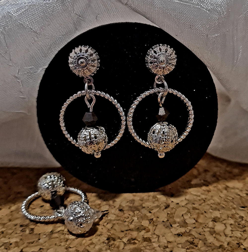 örgängen med pärlor - www.bellebi.se